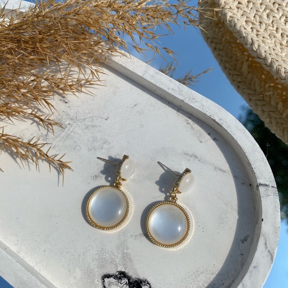 Cathy Drop Earring - Picture 1 of 1